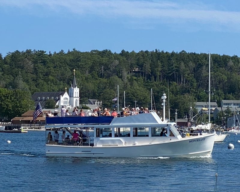 Scenic 1-Hour Narrated Mailboat Cruise in Boothbay Harbor