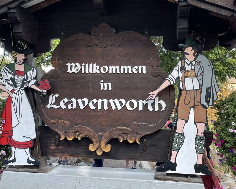 Leavenworth Christmas Lights Tour From Seattle