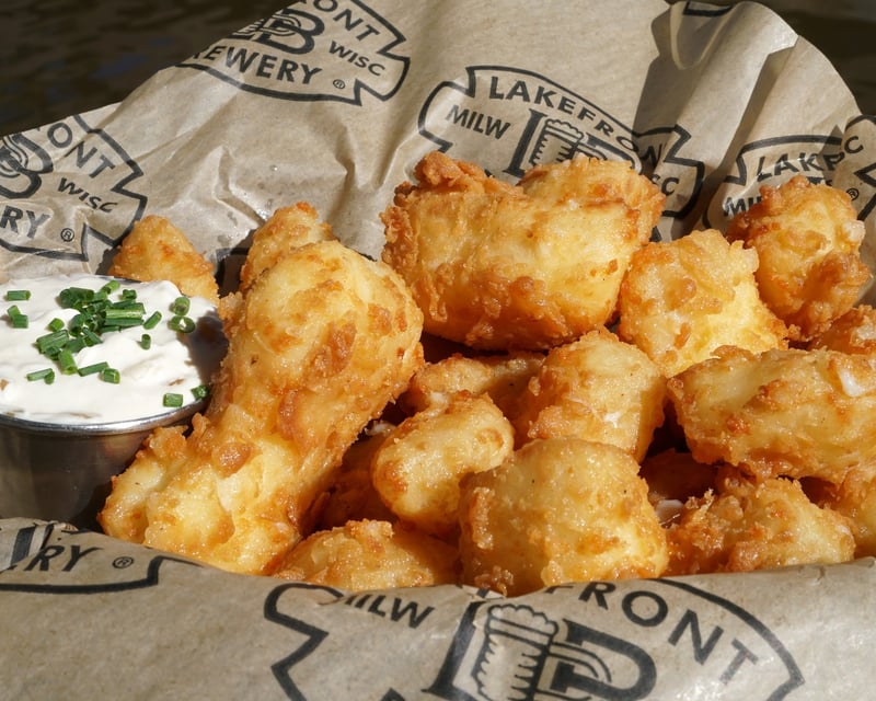 Milwaukee Cheese Curd E-Bike Tour with Local Beer & Wine