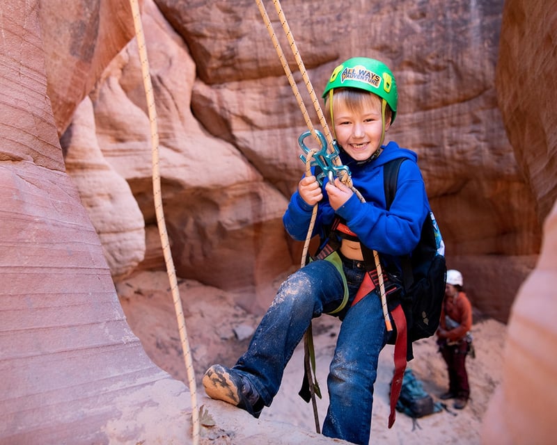 Canyoneering Tour in Huntress Canyon With Photographer
