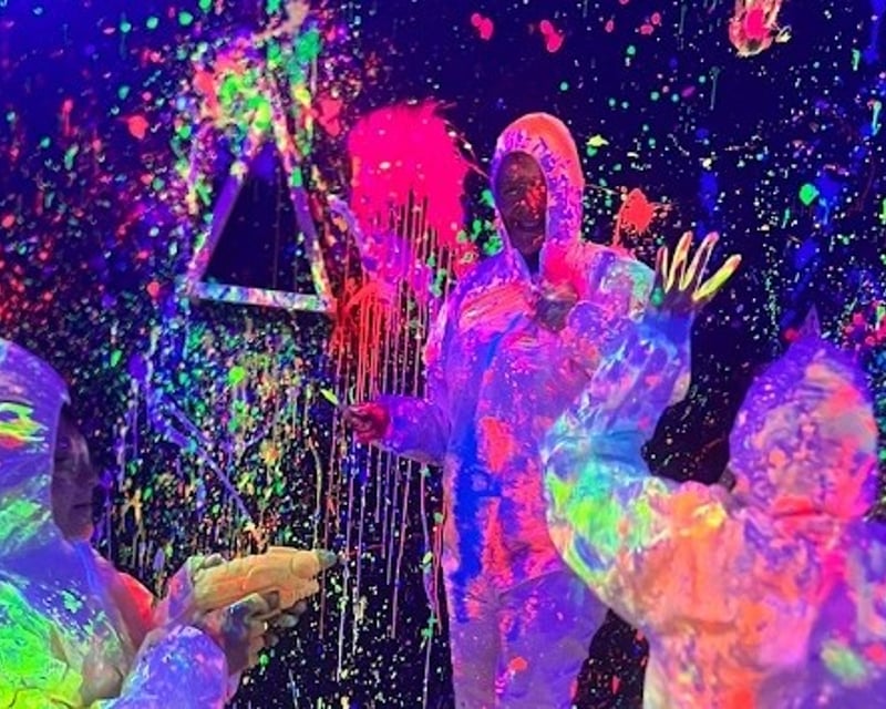 Neon Splatter Paint Experience in Verona