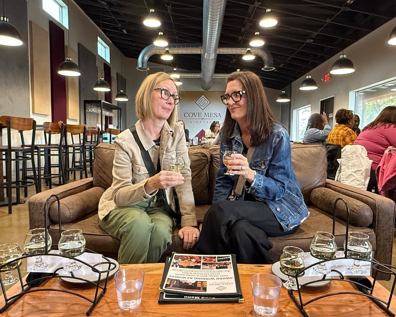 Wine Tasting & Cathedral Rock Shadowbox Class near Sedona