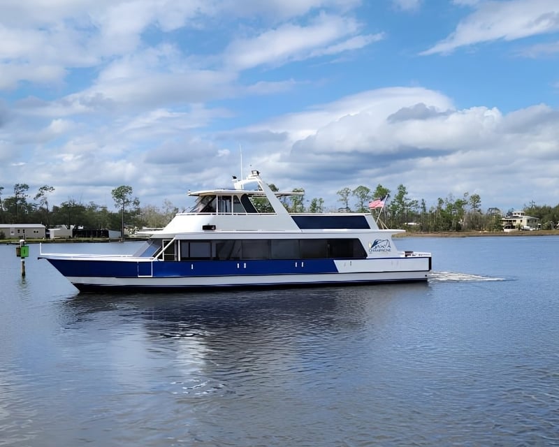 80' Yacht Charter in Quincy
