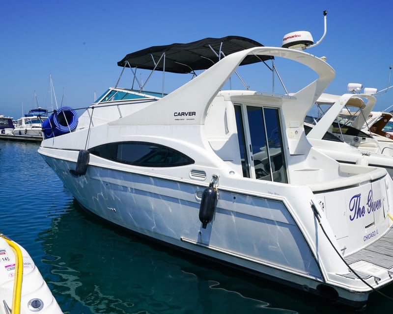 Private 38' Motor Yacht Charter in Chicago