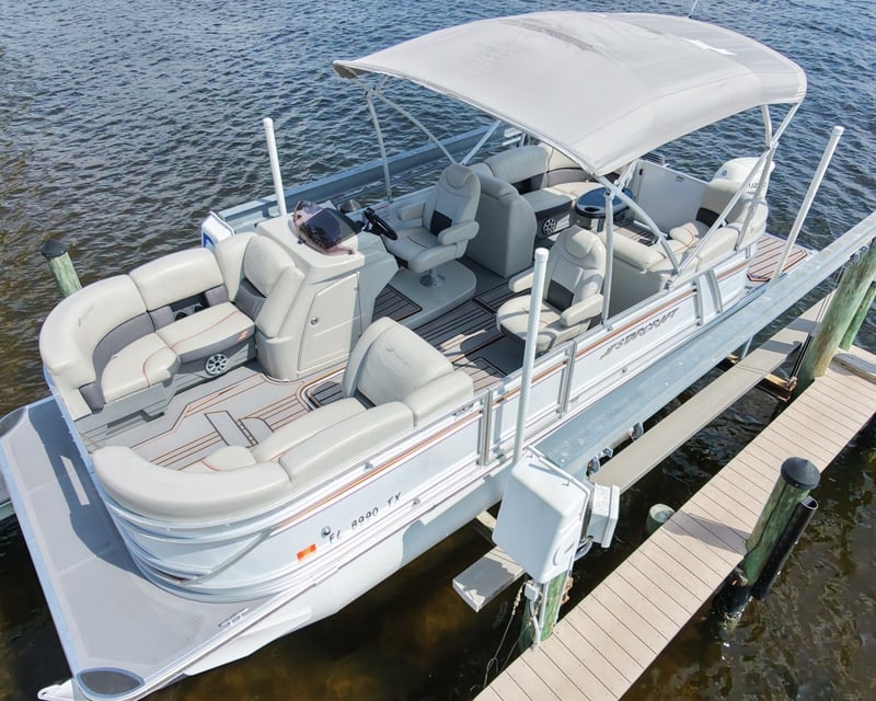 Cape Coral 25' Tritoon Boat Rental
