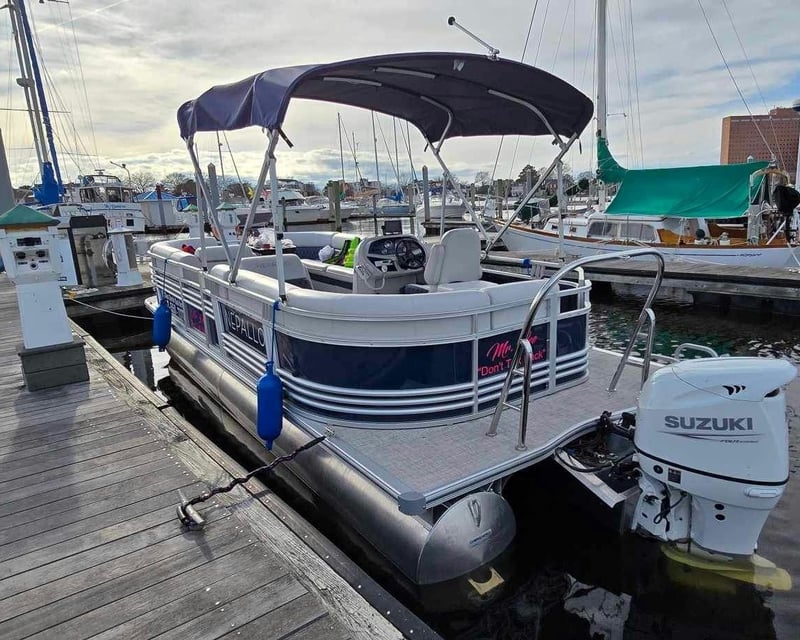 Virginia Beach Tritoon Boat Rental