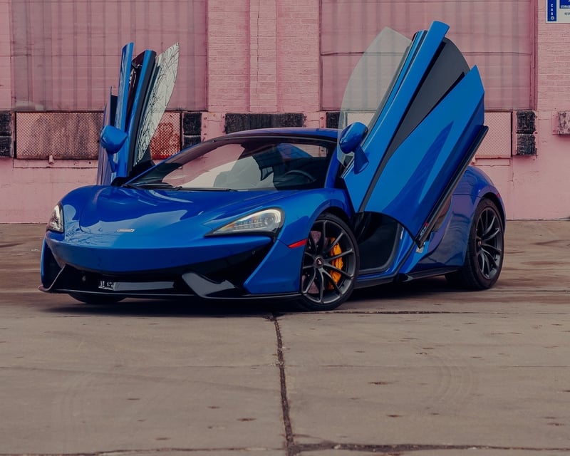McLaren Twin-Turbo V8 Supercar Rental in Chicago