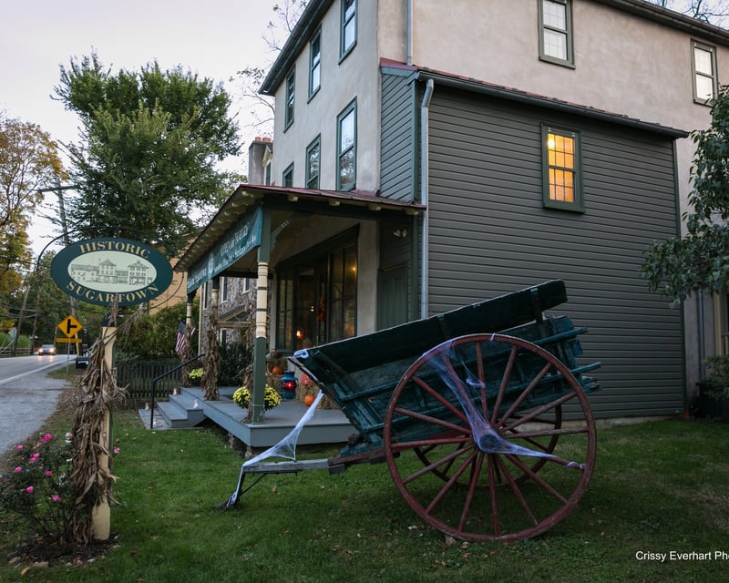 Victorian Mourning Lantern Tour of Historic Sugartown