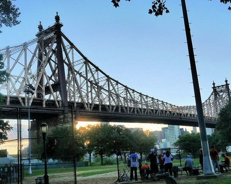 Queens Multicultural Walking Tour in Italian