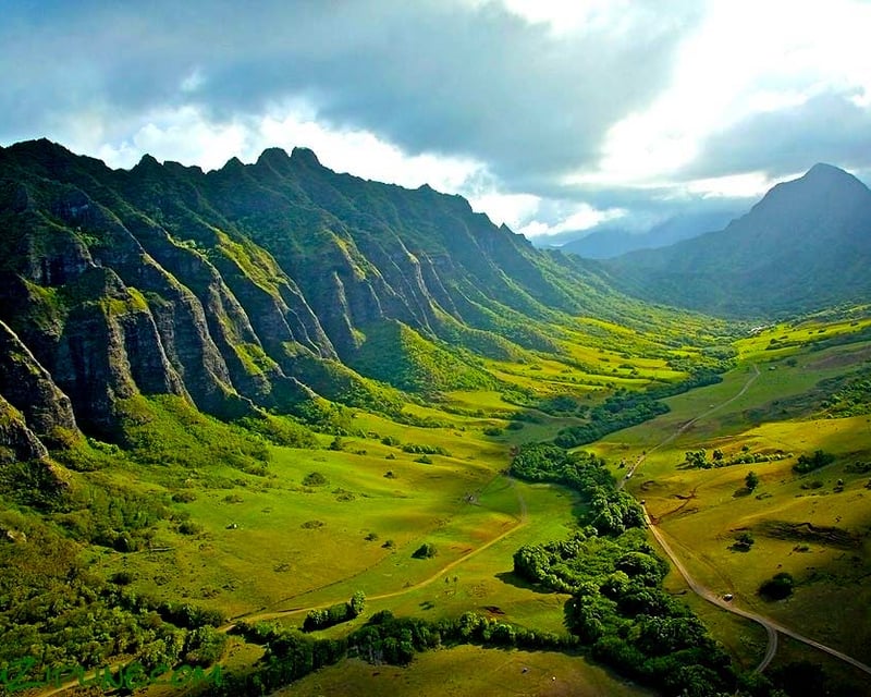 Kualoa Ranch E-Mountain Bike Tour Through Kaaawa Valley