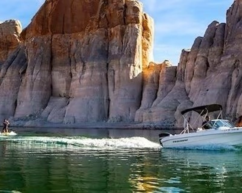 19' Powerboat Rental at Halls Crossing, Lake Powell