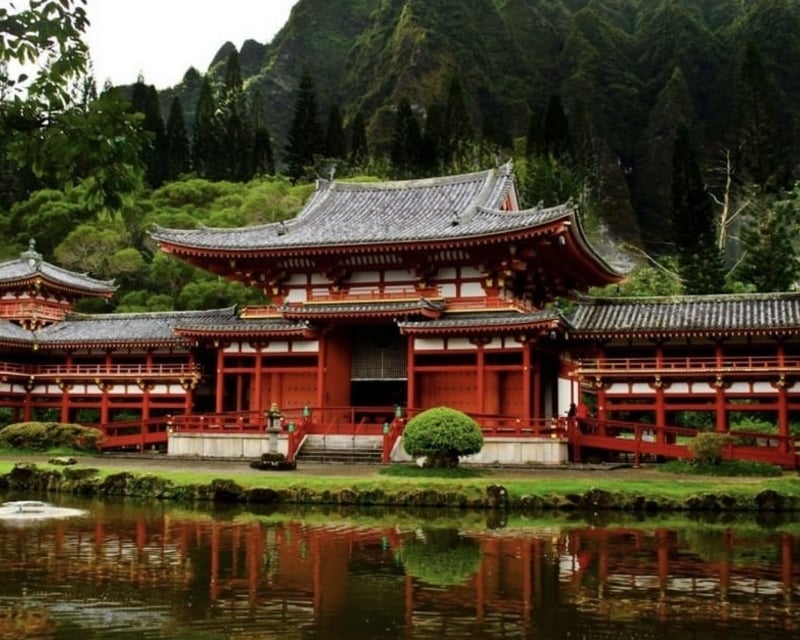 Private Windward Oahu Limousine Tour & Byodo-In Temple
