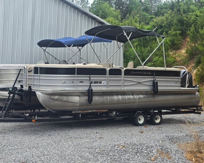 Explore Lay Lake on a 24' Pontoon Rental