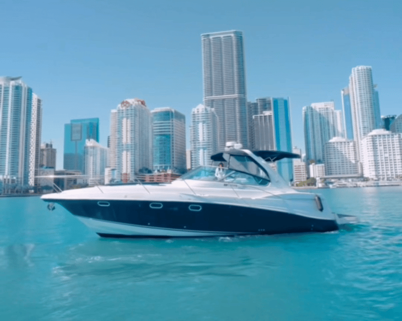 40' Yacht Charter in Miami