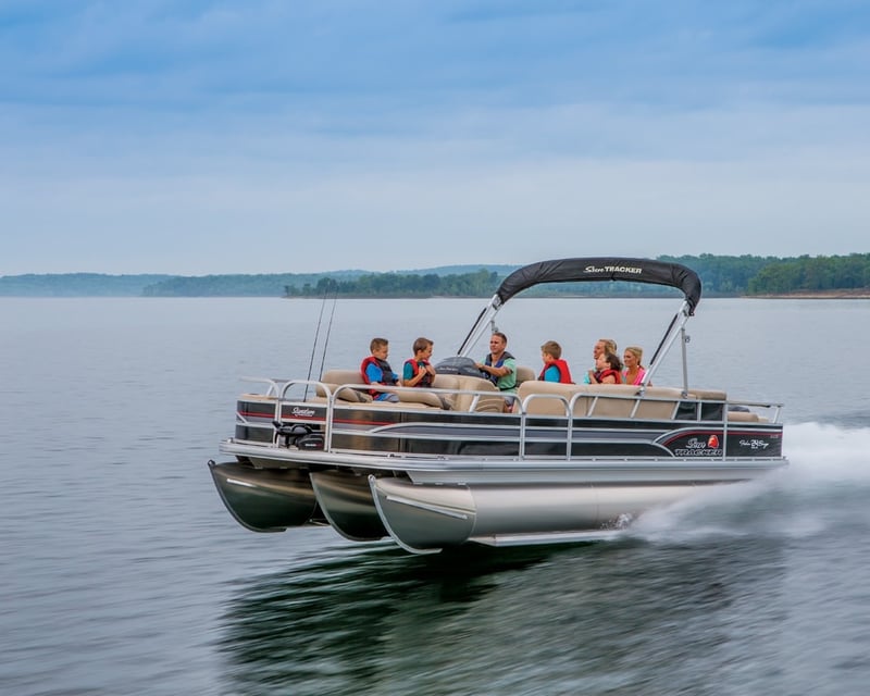 22' Tritoon Party Boat Rental in Topock