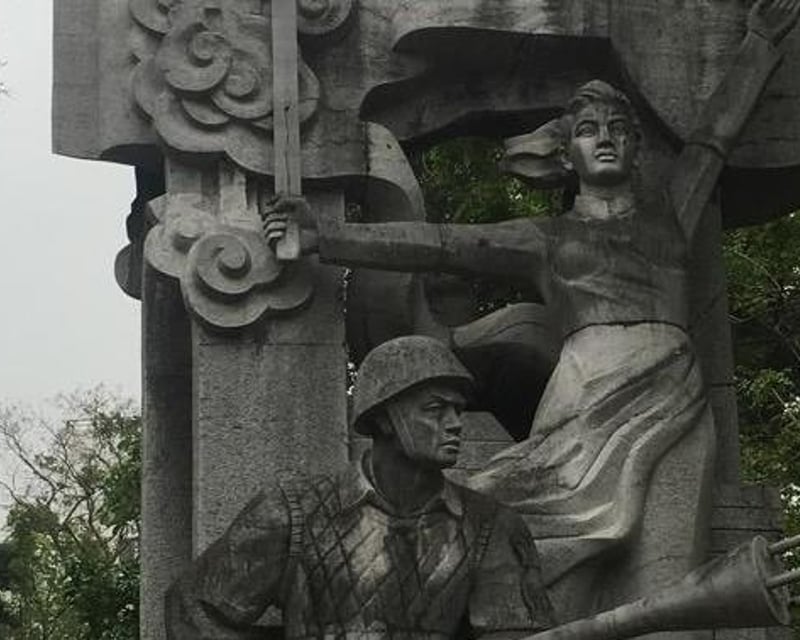 Hanoi Vietnam War Motorbike Tour