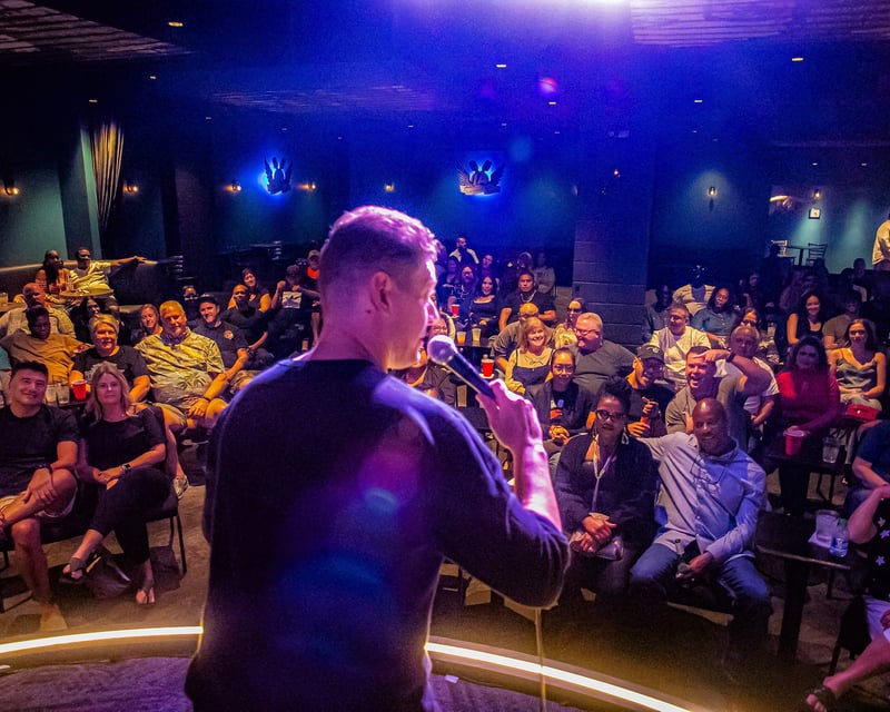 BBQ, Drinks & Comedy Bus Tour in Las Vegas