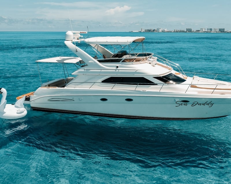 Private 50' Yacht Charter to Isla Mujeres from Cancún