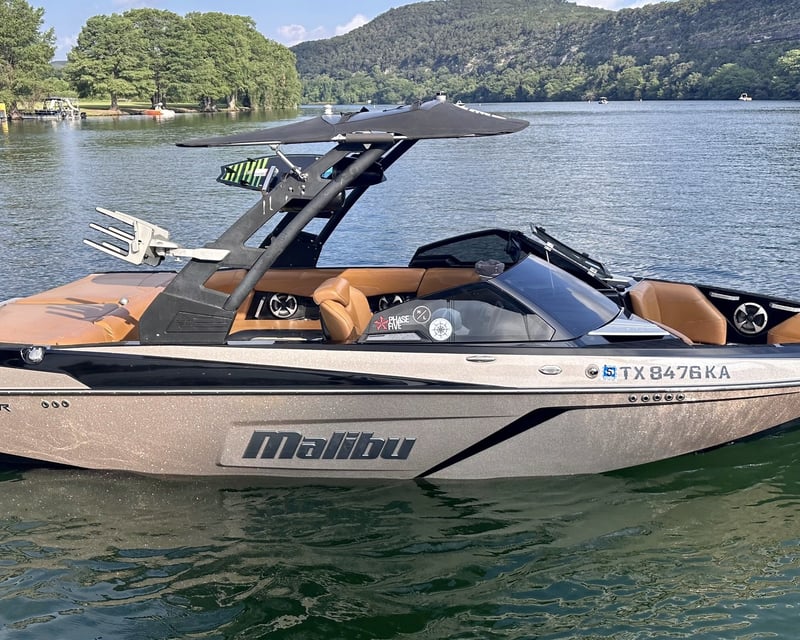 Private Captained Wakesurf Boat Charter on Lake Travis