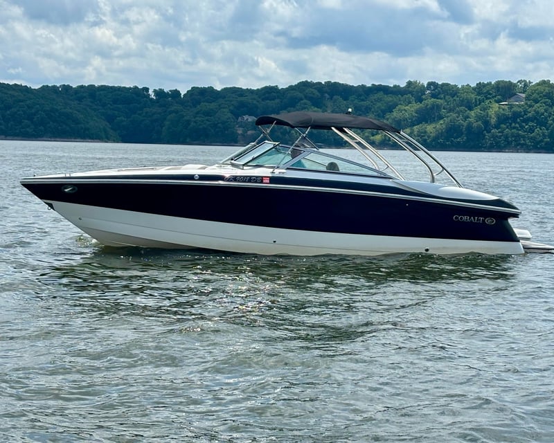 Ski Boat Rental with Wakeboard Tower in Afton, OK