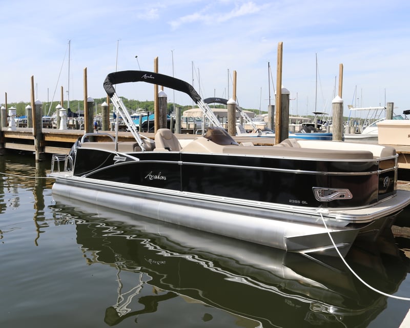 Rent a 25' Avalon Catalina Tritoon Boat
