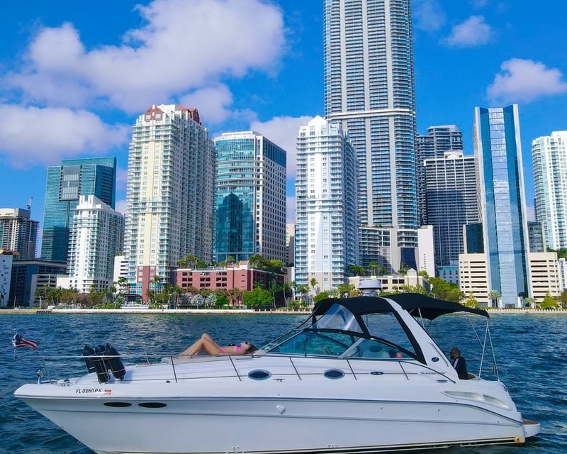 Miami Sightseeing Boat Tour with Star Island & Beach Stop