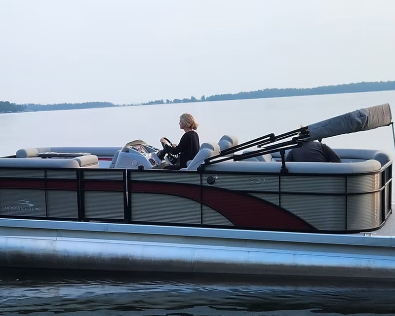 22' Tritoon Boat Rental in the Brainerd Lakes Area