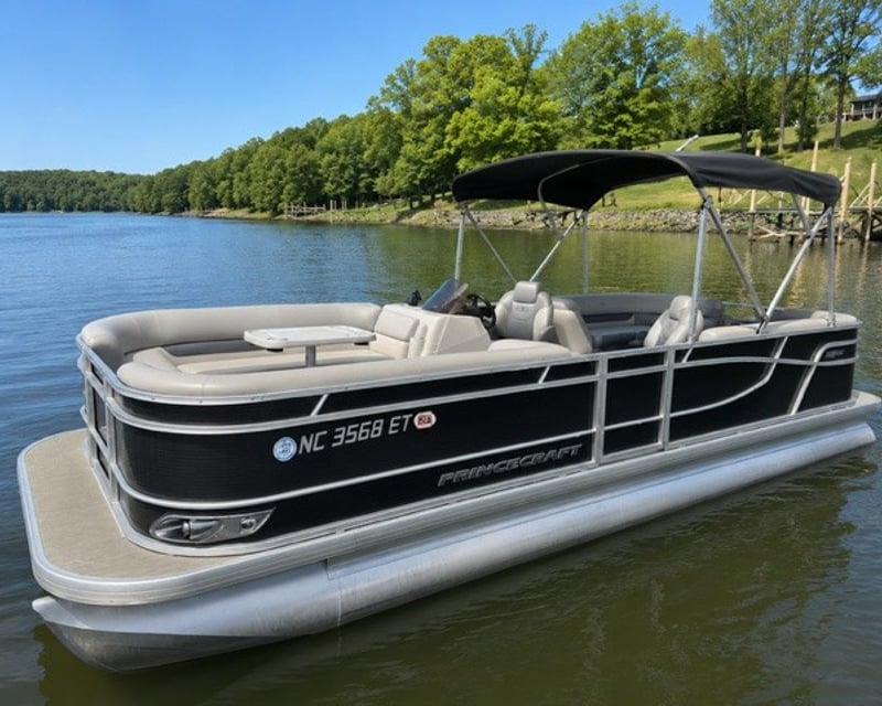Lake Norman 22' Pontoon Rental