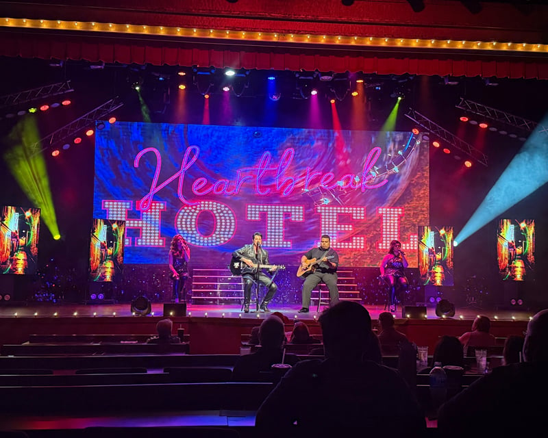 Watch an Elvis Tribute Show in Pigeon Forge
