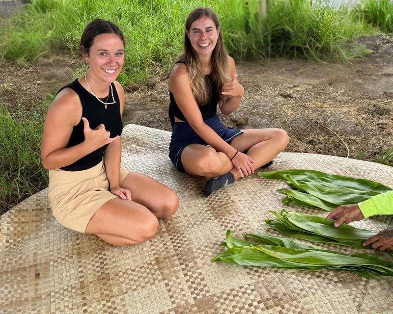 Hawaiian Ti Leaf Lei Making Workshop Near Hilo