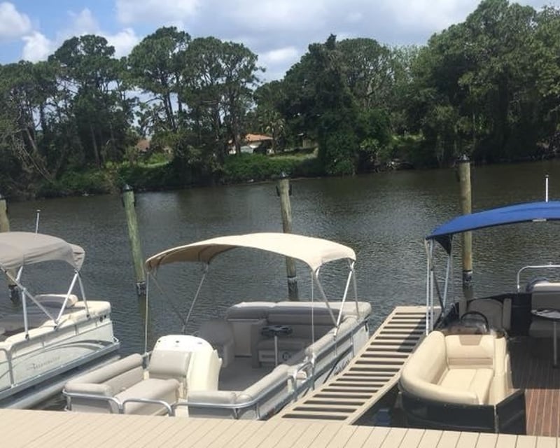 22' Pontoon Boat Rental in Merritt Island