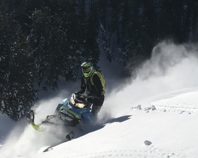 Full-Day Mountain & Trail Snowmobile Rental in Island Park