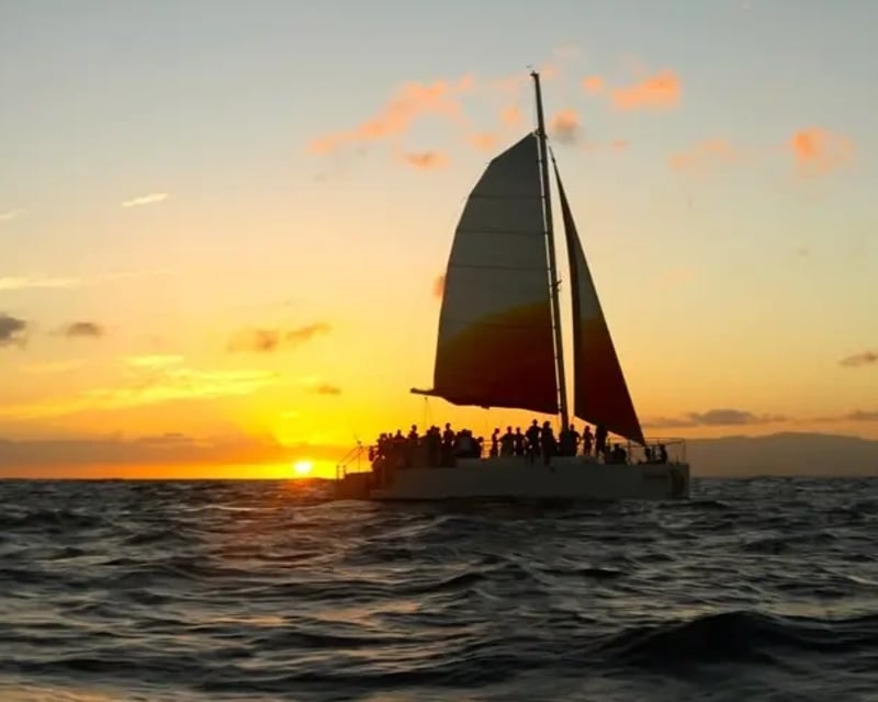 Private 1.5-Hour Sunset Sail in Honolulu