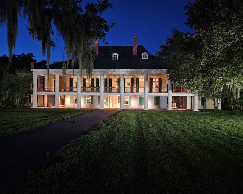 Explore a Night Haunted Plantation Tour at Destrehan