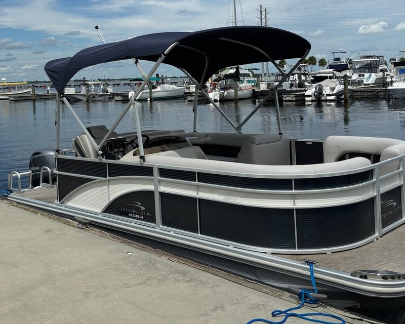 20' Bennington Tritoon Boat Rental in Punta Gorda