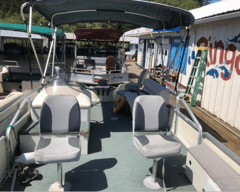 20' Pontoon Boat Rental in Lakeside, OR