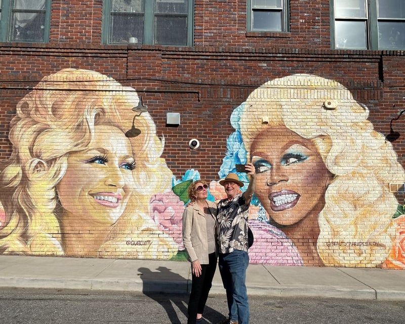 Dolly Parton & Beyond Street Art Tour in Asheville