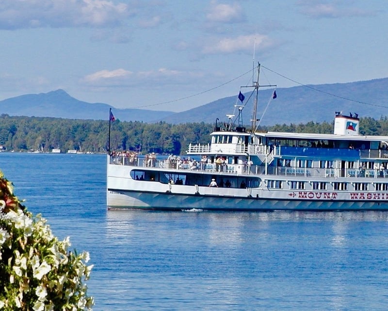 Lake Winnipesaukee 2.5-Hour Boat Tour & Dining