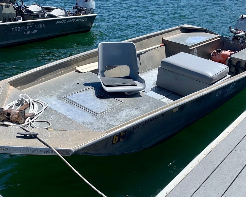 30 HP Flat Bottom Boat Rental in Mammoth Lakes