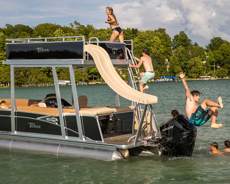 27' Pontoon Boat Rental in Sturgeon Bay