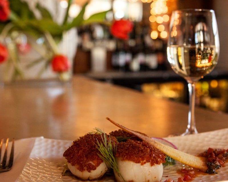 Food, Wine & Cocktail Walking Tour in Healdsburg