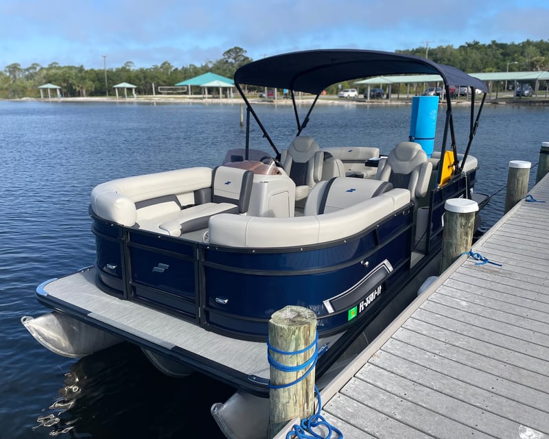 Half-Day Tritoon Pontoon Rental in Gulf Breeze