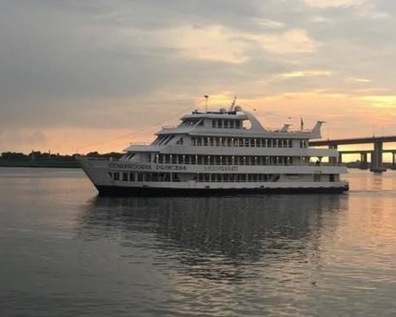 4-Course Dinner Cruise in Perth Amboy