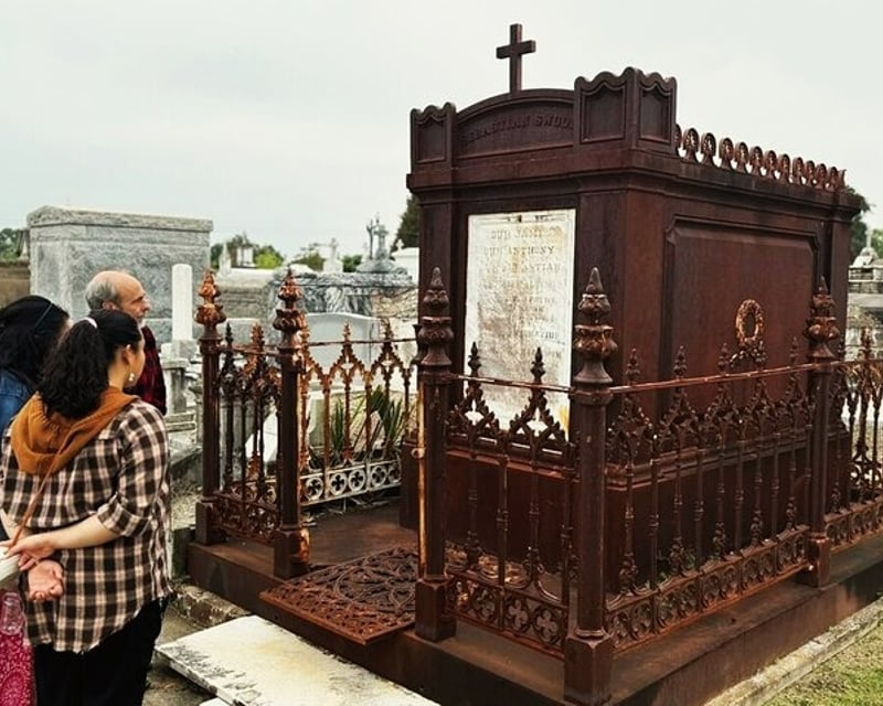 Historic Cemetery Guided Walking Tour in New Orleans