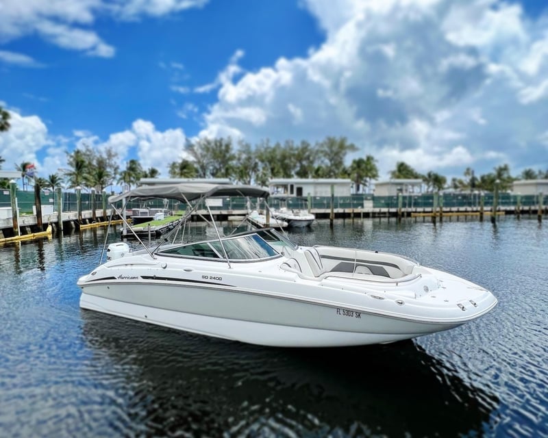 24' Sundeck Boat Rental in Pompano Beach
