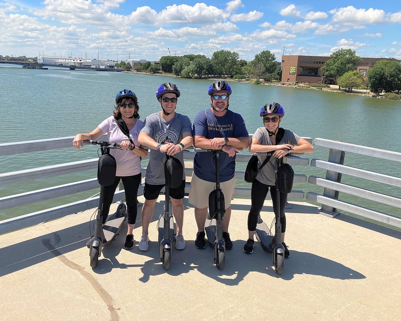 Guided Electric Scooter Tour of Green Bay