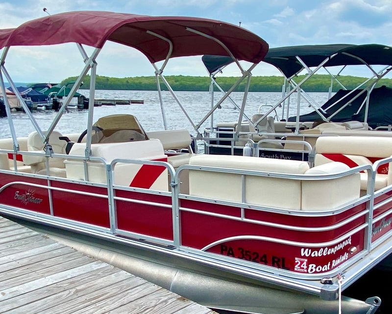 18' Pontoon Boat Rental on Lake Wallenpaupack
