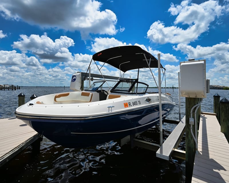 22' 150HP Boat Rental in Cape Coral