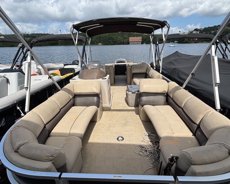 14-Passenger Tritoon Charter on Lake Austin