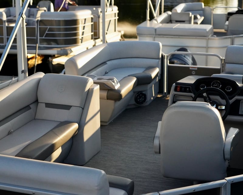 20' Pontoon Boat Rental in Myrtle Beach